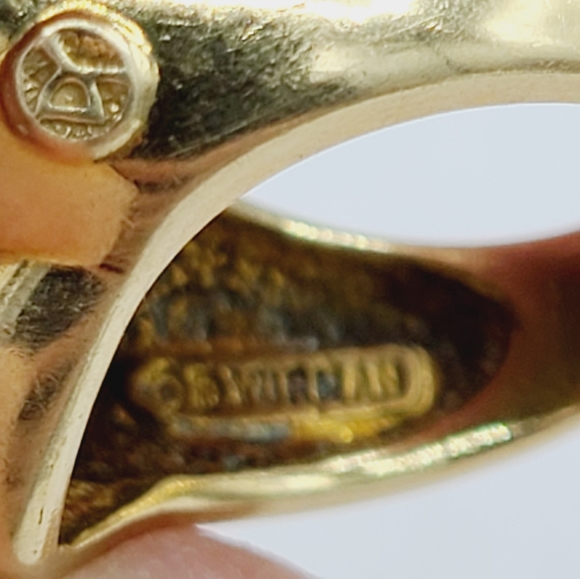 David Yurman Quatrefoil Sculpted Ring With Diamonds in 18k Gold - Picture 10 of 15